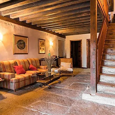 Real La Casa De Arriba 2*