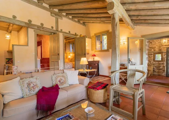 Real La Casa De Arriba 나바레돈다 데 그레도스