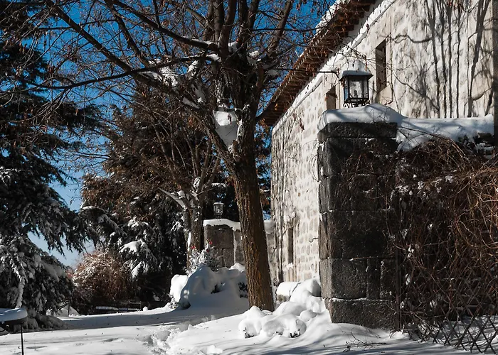 Real La Casa De Arriba 나바레돈다 데 그레도스